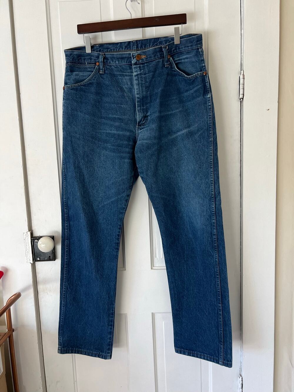 Wrangler mens jeans cowboy cut 13mwz 38 x 32 distressed denim blue pants rodeo